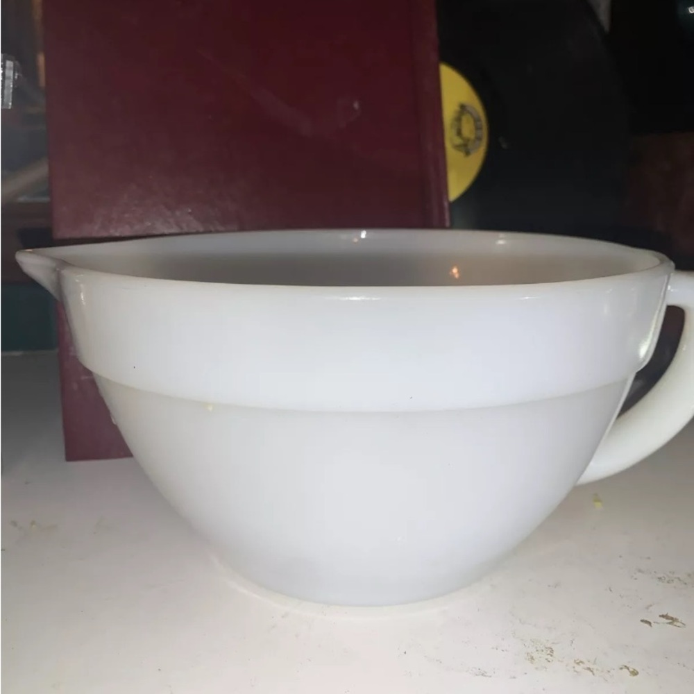 VINTAGE FIRE KING OPALITE Oven Ward  POUR BOWL, Made In USA EXCELLENT!
